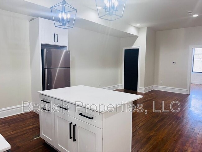 Photo - 1306 Sidney St