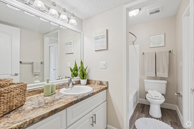 The Sunnyvale - 2BR, 1BA - 1,170SF - Bathroom