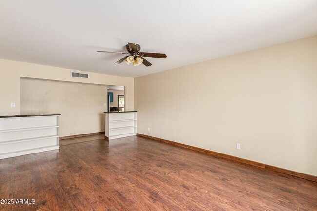 Photo - 319 E Riviera Dr