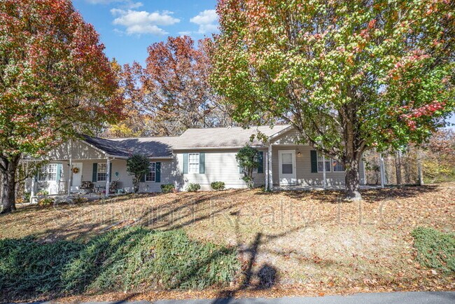 Photo - 290 South Cir NW