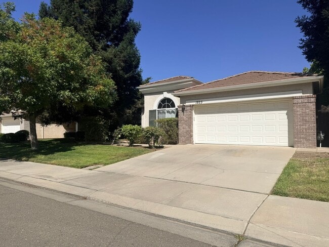 1823 Edgewood Ct