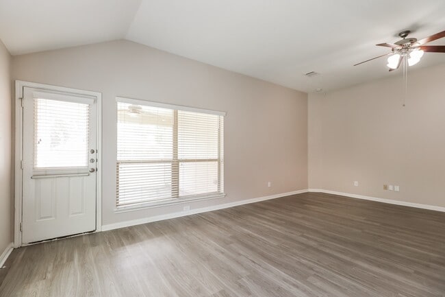 Photo - 603 Lake View Dr