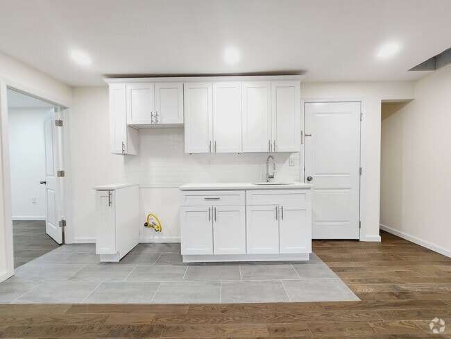 Building Photo - 77 Oak St Unit 3 Rental