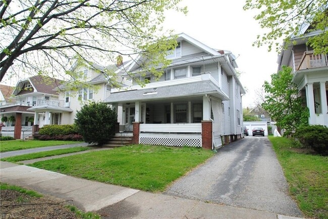 Building Photo - 1305 Hathaway Ave Unit 1