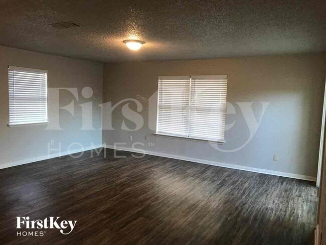 Photo - 732 NW Ann Lois Ln