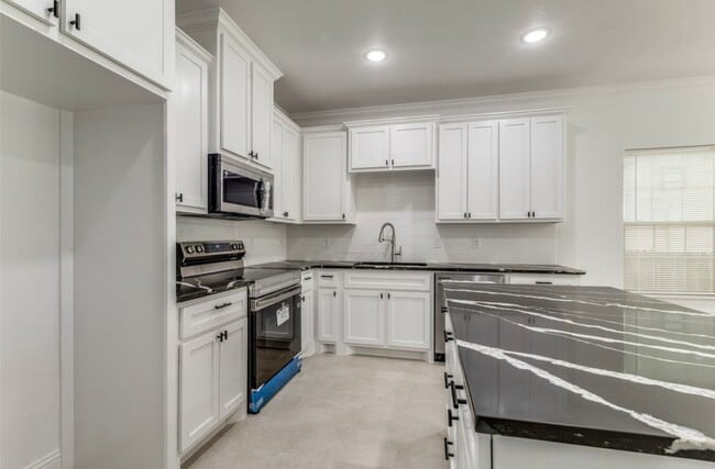 Photo - 1945 Portland Ave