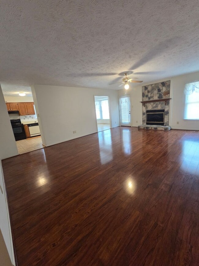 Photo - 215 Laketree Blvd