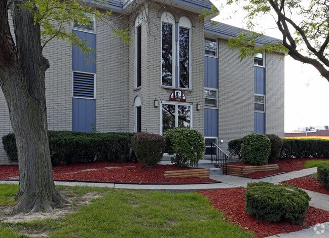 Kingston Court Apartments