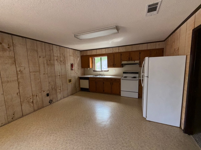 Building Photo - Oak Ridge Apartment Unit 3