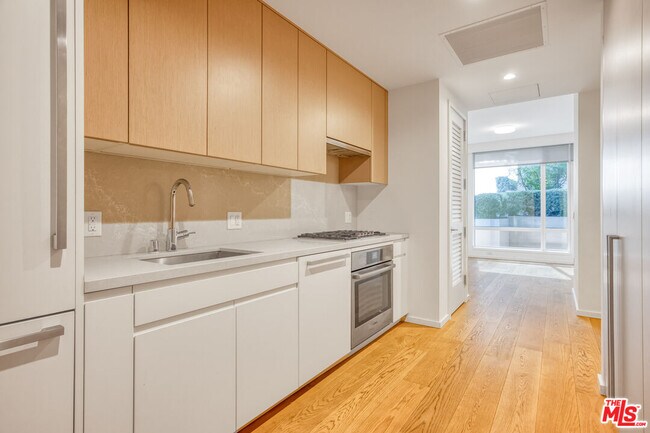 Photo - 877 Francisco St Unidad 526