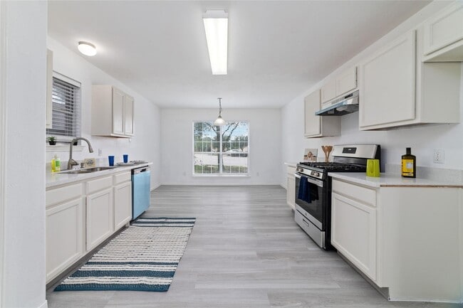 Building Photo - 11807 Kingdom Come Pl