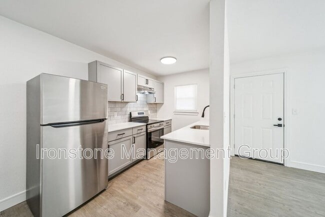 Photo - 3169 E 49th St