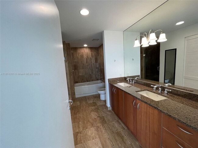 Photo - 300 S Biscayne Blvd Unidad T3410