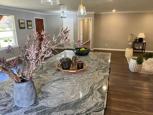 Photo - 2007 Wood Pl