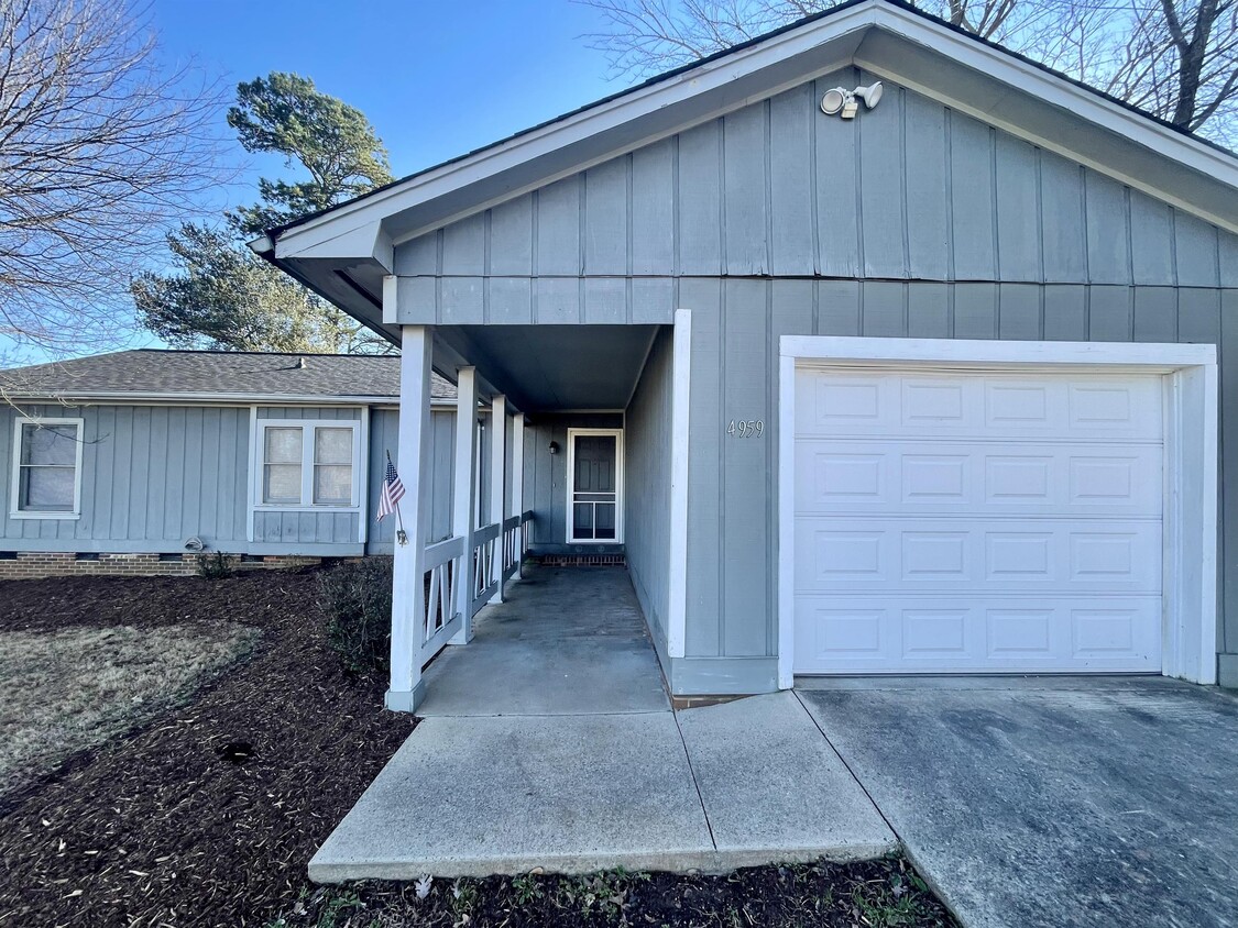 Photo - 4959 Forest Ridge Dr (Hickory, NC)