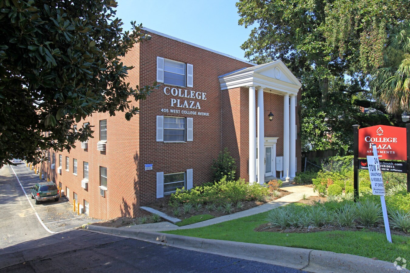 College Plaza - College Plaza Apartments