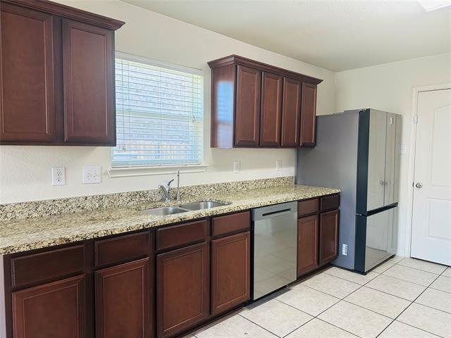 Photo - 1314 Tamarack Dr