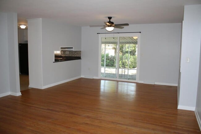 Photo - 306 Susan Dr