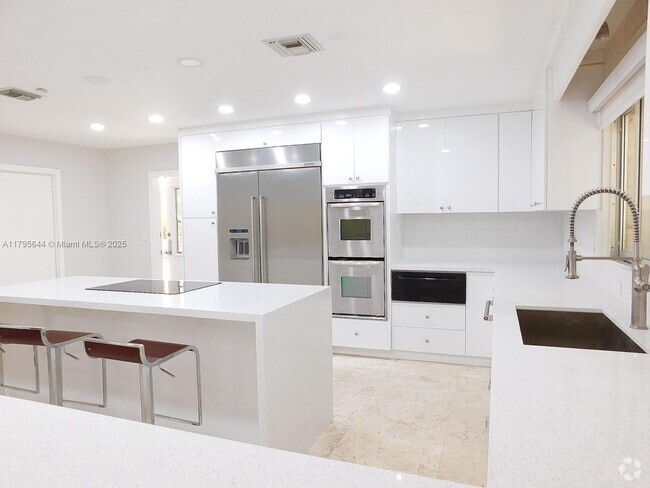 Building Photo - 5305 SW 62nd Ave Rental