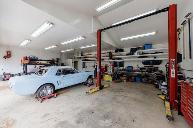 Photo - 390 Alpine Dr