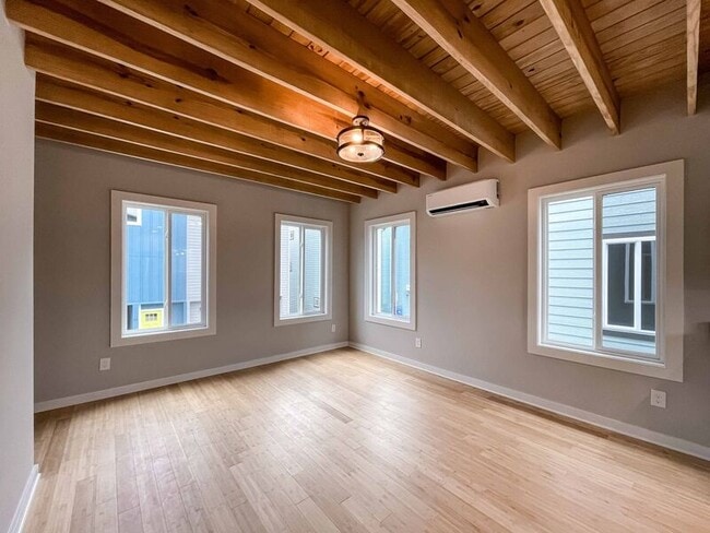 Photo - 57 W Cascade St