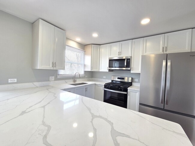 Photo - 7841 74th St