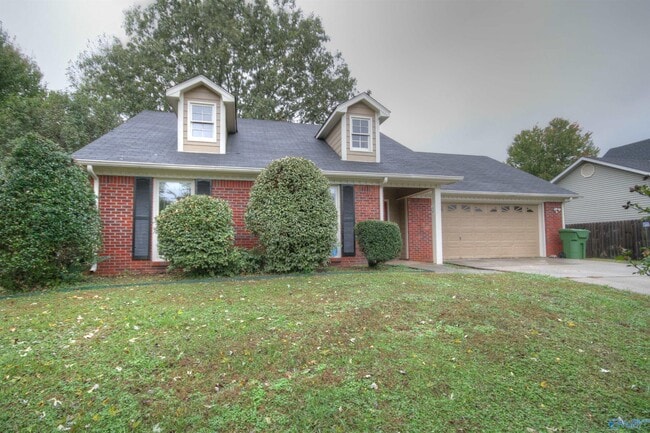 Photo - 104 Hollington Dr NE