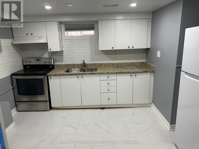 Photo - 466 Brimley Rd