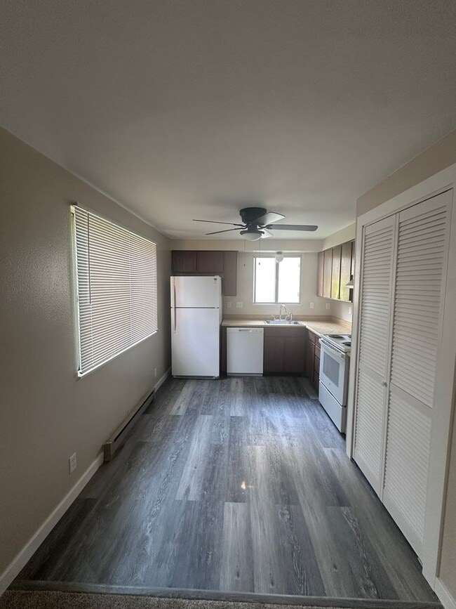 Photo - 260 Shoshone Ave Unit B