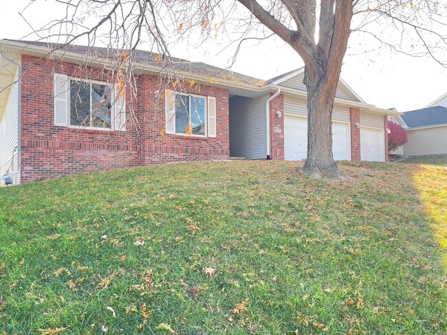 Photo - Northwest Omaha Gem: 2,700 Sq Ft, 3-Bedroo...
