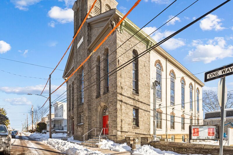 Photo - 401 Martin St