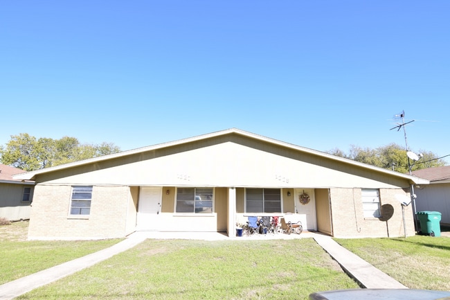 Building Photo - 1227 W Avenue J Rental