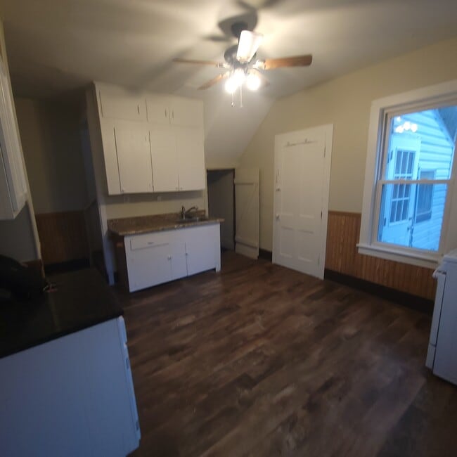 Photo - 189 E Walnut St