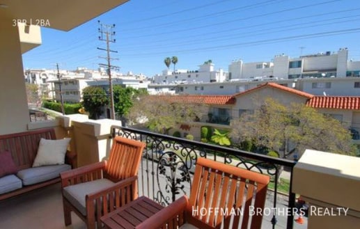 Photo - 11911 Mayfield Ave Unidad 106