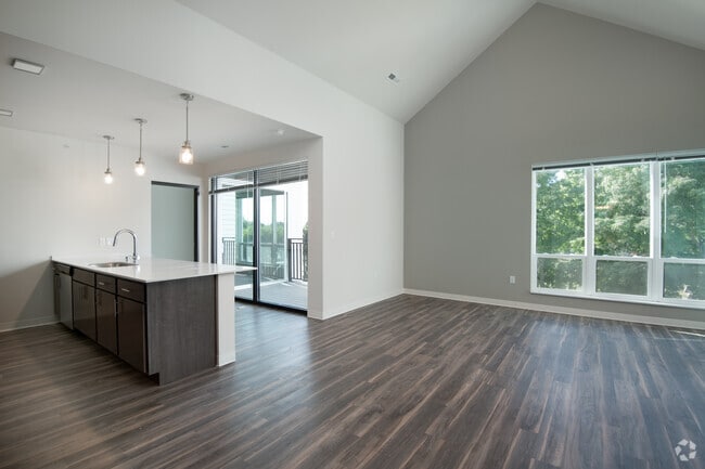 2 BR, 2 BA - 1285 SF