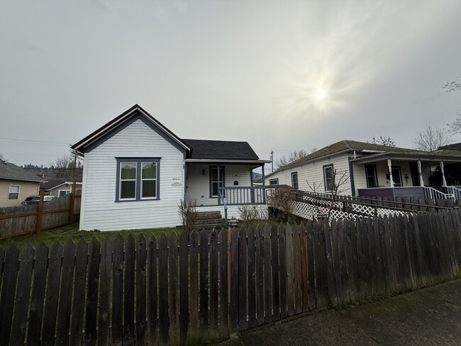 Photo - 1321 SE Mill St