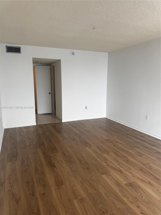 Photo - 2851 NE 183rd St Unidad 2004E