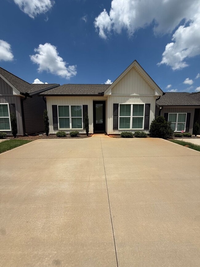 Building Photo - Charming 2-Bedroom Home in the Heart of Pelzer
