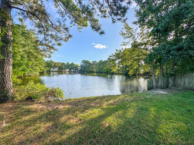 Building Photo - BEAUTIFUL 3-BED, 2-BATH HOME ON THE LAKE I...