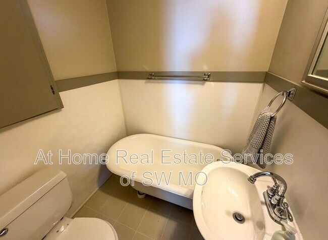 839 S Broadway Ave Unit B