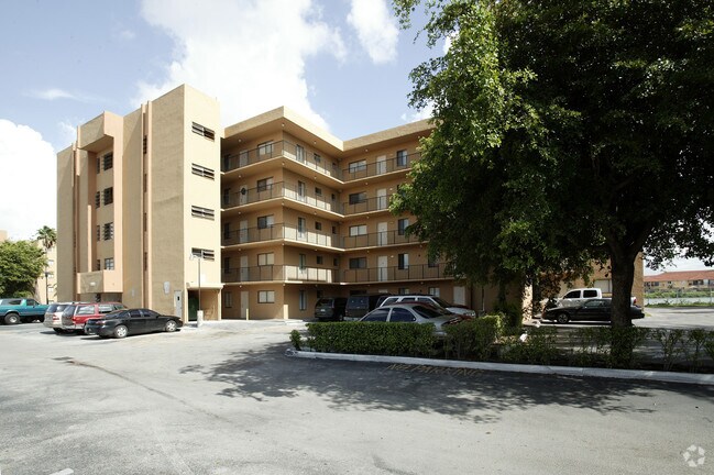 Photo - La Riviera Apartments
