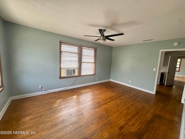 Photo - 2338 Oak St