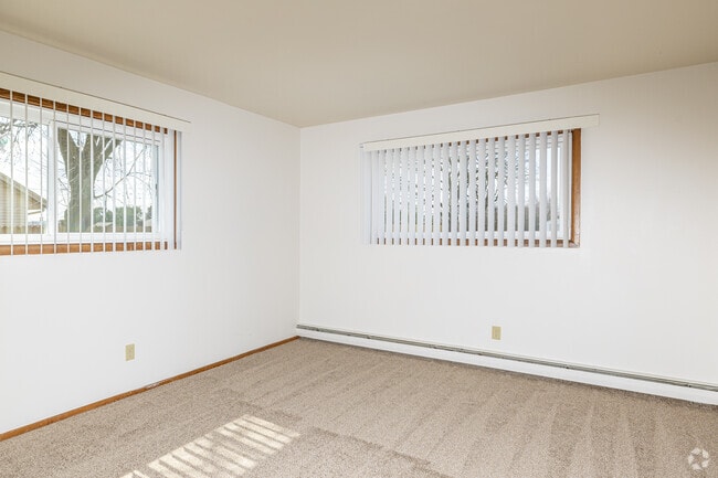 2BR, 1BA - 840SF