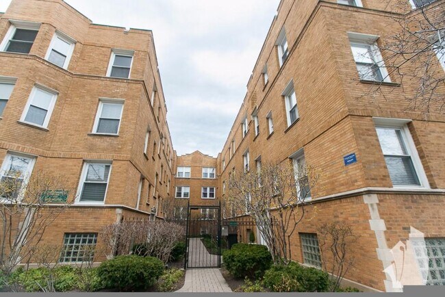 Building Photo - 630 W Roscoe St Unit #  02S