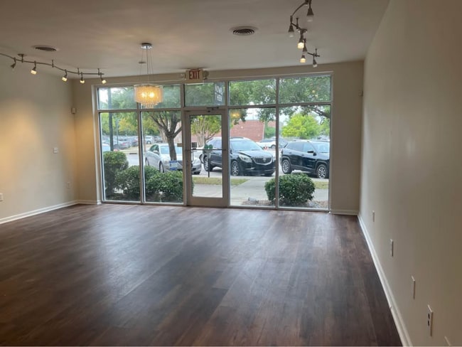 Photo - 607 Lady St Unit A