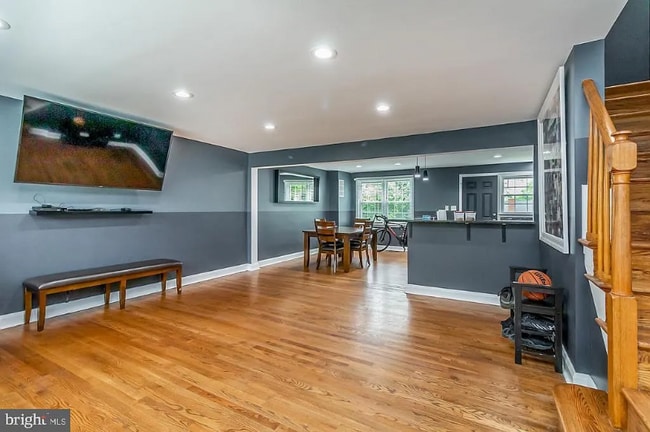 Photo - 1583 Doxbury Rd