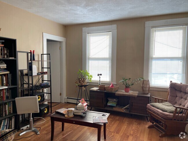 Building Photo - 277 Cardinal Medeiros Ave Unit 1 Rental
