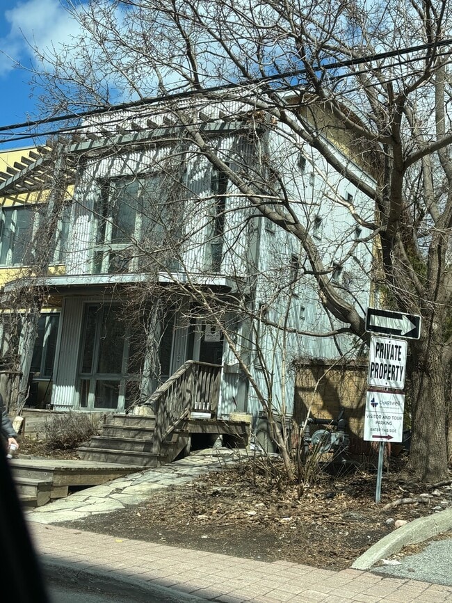 Building Photo - 2 BED - 1 BATH - OTTAWA - APARTMENT BUILDING Unit 1