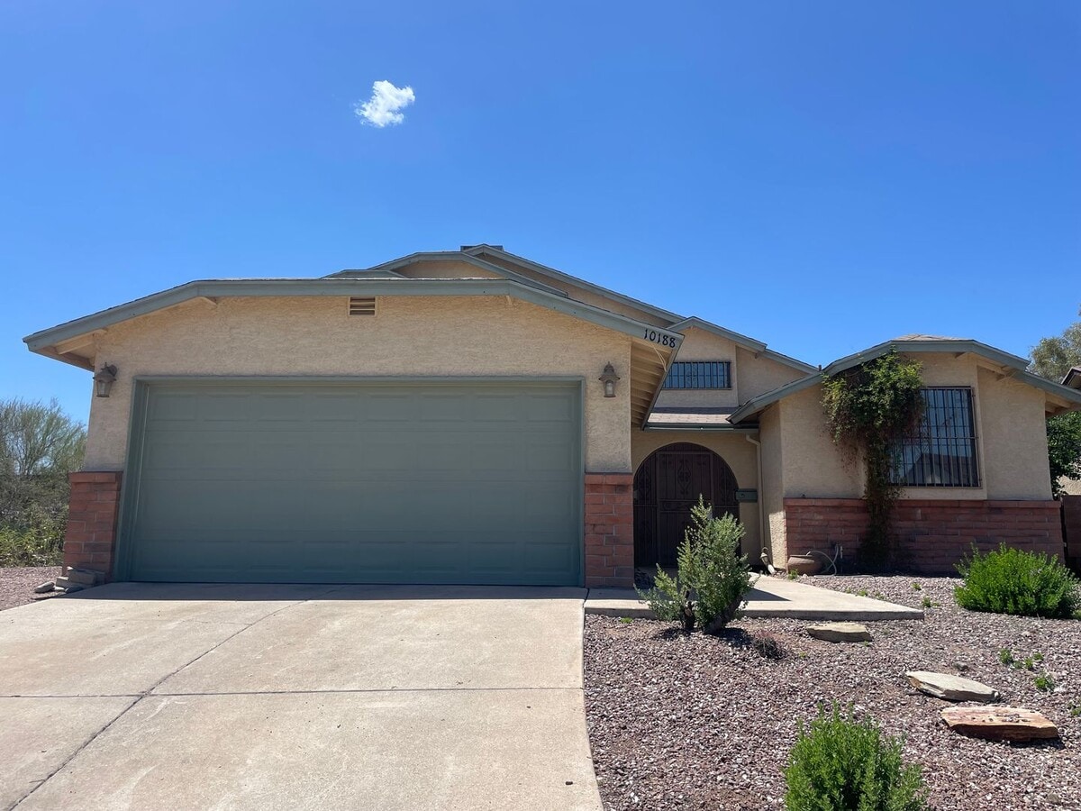Coming Soon! Lovely 3-Bedroom Home w/ Den! - Coming Soon! Lovely 3-Bedroom Home w/ Den!