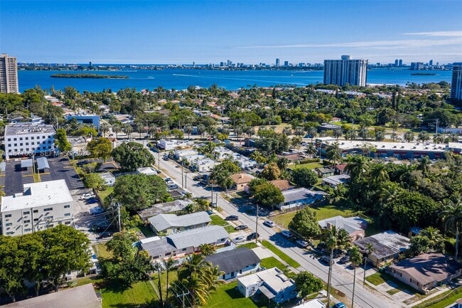 Building Photo - 1373 NE 110th Terrace Unit 1